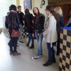 18 . kamila - lächelnd - im groninger museum.jpg