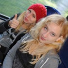 12. Nina und Aleksandra - wachend - in der Bahn bei Winschoten.jpg