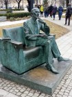 Jan Karski - Denkmal vor dem Museum